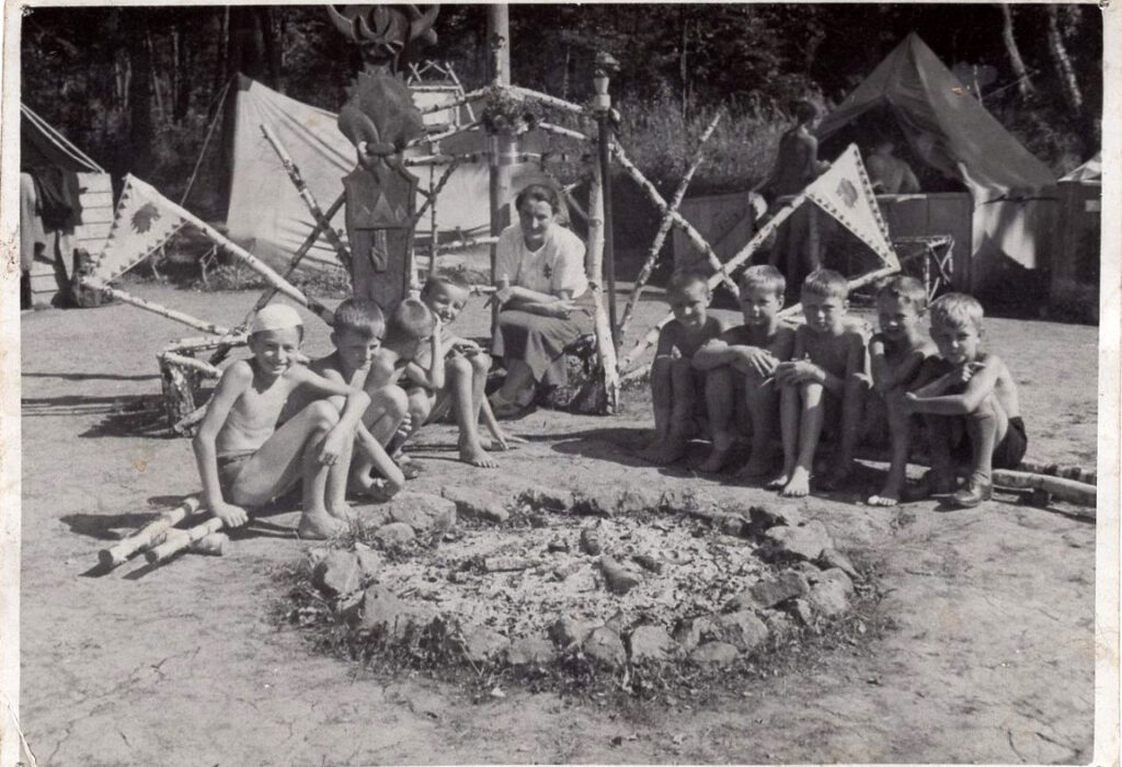 novopačtí skauti táboří v Mezihoří, 1937